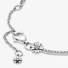 Load image into Gallery viewer, Sparkling Daisy Flower Bracelet